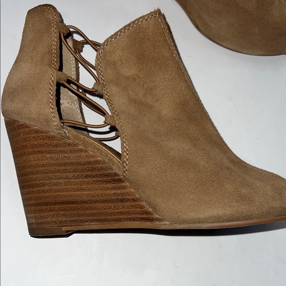 Women's Lucky Brand Tan Wedge Sandals size 8 - Picture 6 of 9